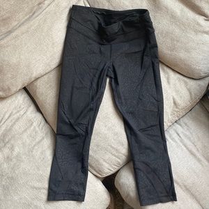 Lulu 3/4 length leggings with rose print